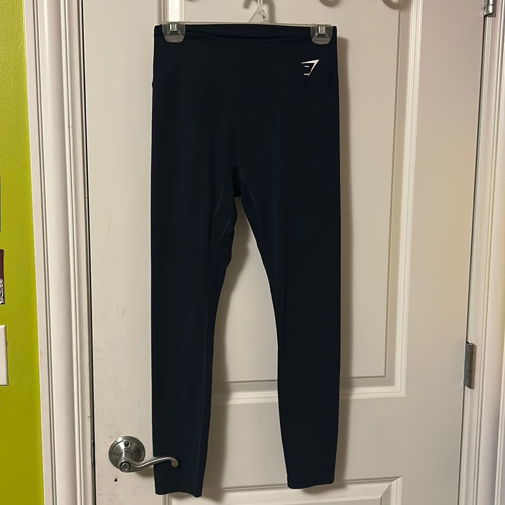 Gym shark leggings. Navy.